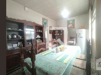 Casa com 3 quartos à venda no bairro Minas Brasil, 350m²