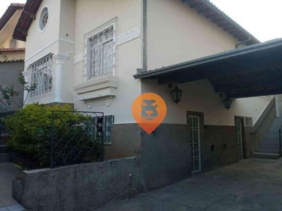 Casa com 3 quartos à venda no bairro Santa Efigênia, 300m²