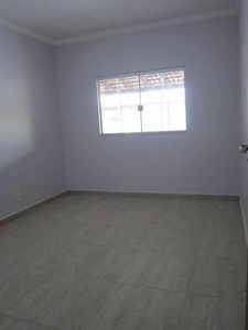 Casa com 3 quartos para alugar no bairro Guará II, 130m²