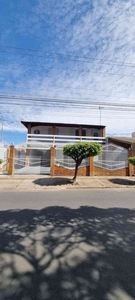 Casa com 6 quartos à venda no bairro Guará I, 360m²