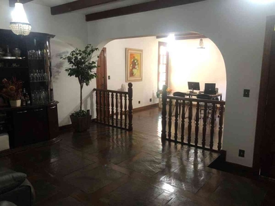 Casa com 7 quartos à venda no bairro Prado, 360m²