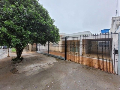 Locação | Casa com 150,00 m², 4 dormitório(s), 2 vaga(s). Jardim Alvorada, Maringá