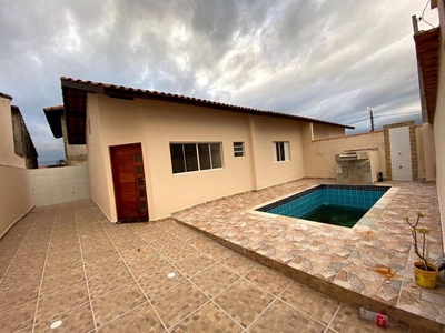 Casa com 2 Quartos e 1 banheiro à Venda, 72 m² por R$ 315.000