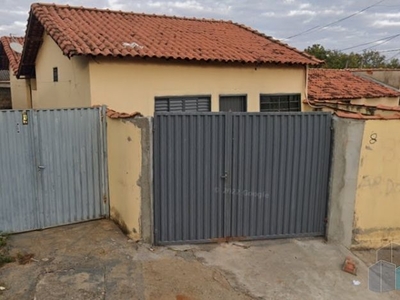 Casa com 2 Quartos e 1 banheiro para Alugar, 10 m² por R$ 650/Mês