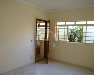 APARTAMENTO EM BAIRRO BEM LOCALIZADO