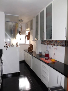 Apartamento com 3 Quartos e 2 banheiros à Venda, 70 m² por R$ 320.000