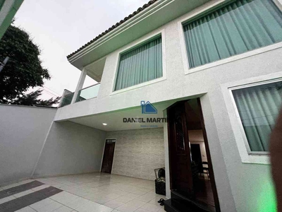 Casa com 4 quartos à venda no bairro Santa Mônica, 400m²
