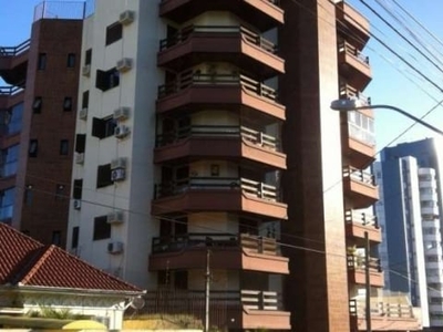 Cobertura triplex, piscina. no primeiro andar suite de casal mais dois dormitórios e dependência de empregada. no segundo livre banheiro e lareira.terceiro piso livre