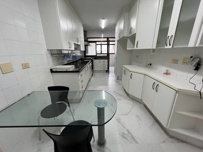 Apartamento com 3 Quartos e 5 banheiros para Alugar, 185 m² por R$ 7.800/Mês