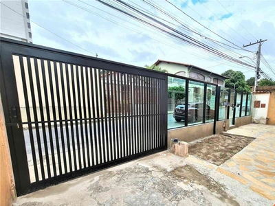 Casa com 3 quartos à venda no bairro Jardim Paquetá, 237m²