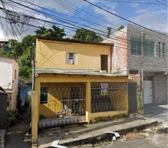 Casa de 2 piso com 2qtos em cada andar - Centro