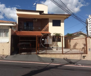 Casa em Barreiros, São José/SC de 350m² 5 quartos à venda por R$ 904.000,00