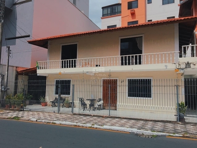 Casa em Centro, Balneário Camboriú/SC de 300m² 2 quartos à venda por R$ 2.299.000,00