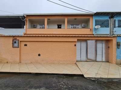 Casa em Coelho da Rocha, São João de Meriti/RJ de 252m² 4 quartos à venda por R$ 479.000,00