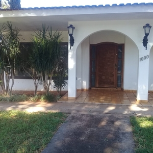 Casa em Dom Bosco, Londrina/PR de 480m² 4 quartos à venda por R$ 2.299.000,00