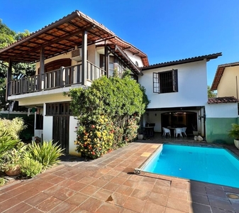 Casa em Itaipu, Niterói/RJ de 271m² 4 quartos à venda por R$ 649.000,00