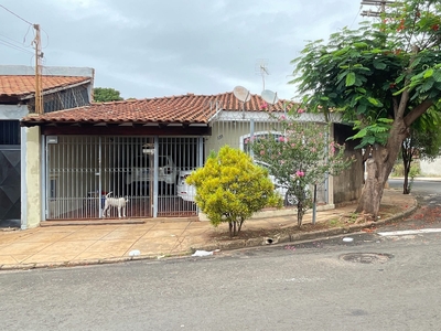 Casa em Jardim Santa Rosa, Jaboticabal/SP de 166m² 3 quartos à venda por R$ 259.000,00