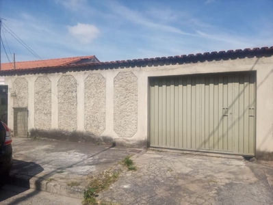 Casa em Novo Riacho, Contagem/MG de 200m² 3 quartos à venda por R$ 564.000,00