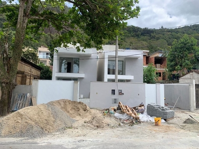 Casa em Piratininga, Niterói/RJ de 125m² 3 quartos à venda por R$ 689.000,00