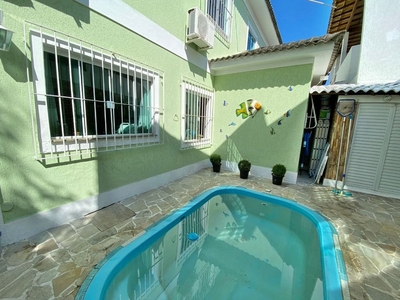 Casa em Piratininga, Niterói/RJ de 260m² 4 quartos à venda por R$ 909.000,00