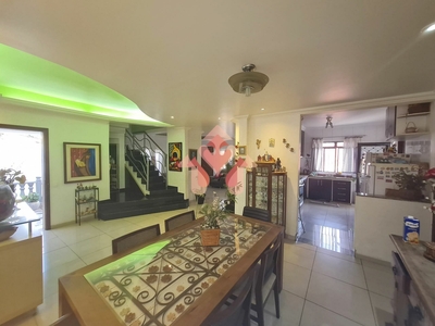 Casa em Santa Terezinha, Belo Horizonte/MG de 358m² 6 quartos à venda por R$ 889.000,00