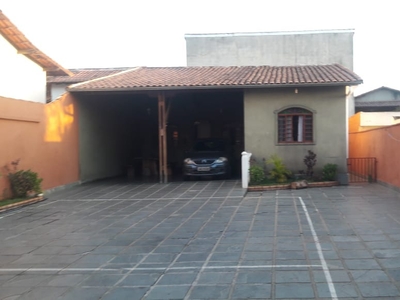 Casa em Vila Pérola, Contagem/MG de 212m² 4 quartos à venda por R$ 549.000,00