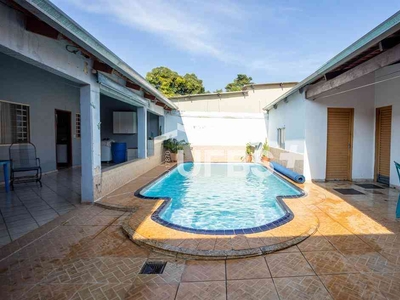 Casa com 3 quartos à venda no bairro Goiá, 420m²