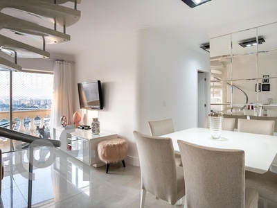 Apartamento à venda por R$ 750.000