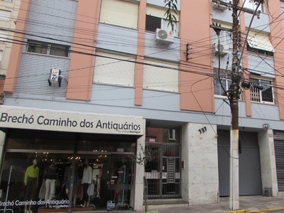 Apartamento em Centro Histórico, Porto Alegre/RS de 130m² 3 quartos para locação R$ 1.800,00/mes