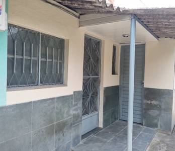 Casa em Centro, Itaboraí/RJ de 30m² 1 quartos para locação R$ 450,00/mes