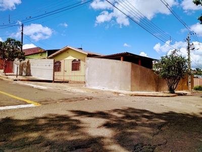 Casa em Conjunto Parigot de Souza 1, Londrina/PR de 155m² 4 quartos à venda por R$ 169.000,00