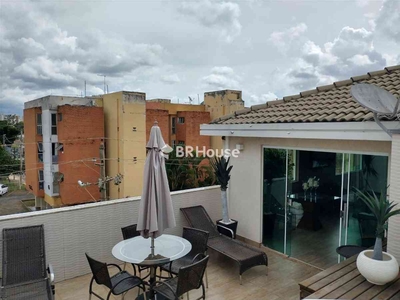 Casa com 4 quartos à venda no bairro Guará I, 270m²