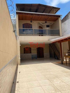 Casa com 3 quartos à venda no bairro Caladinho, 200m²