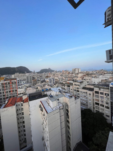 Quarto c/ armário e mesa p/ home office, posto 4 Copacabana.