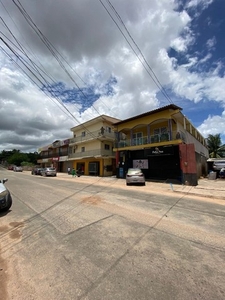 1 casa + 11 apartamentos 2 quartos + 3 pontos comerciais (todos alugados)