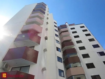 APARTAMENTO AMPLO NO BALNEÁRIO ESTREITO!