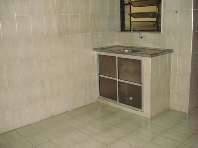 Apartamento com 2 Quartos e 1 banheiro para Alugar, 70 m² por R$ 750/Mês