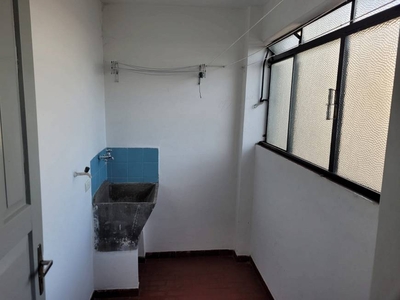 Apartamento com 3 Quartos e 1 banheiro para Alugar, 98 m² por R$ 1.300/Mês