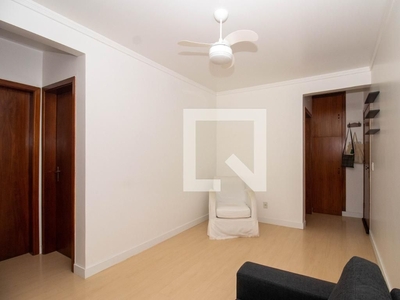 APARTAMENTO no 6º andar mobiliado com 2 dormitórios e 1 garagem