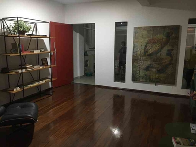 Casa com 4 quartos à venda no bairro Núcleo Bandeirante, 240m²
