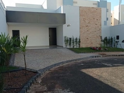 Casa em condomínio