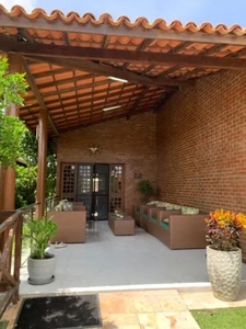 Casa em condomínio, 5 suítes, piscina, área gourmet.