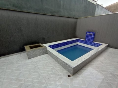 Casa em condomínio com piscina privativa