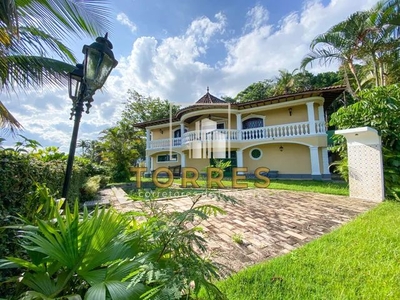 Casa na Praia da Enseada dentro de condomínio, com ampla área de lazer!