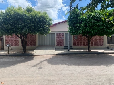 Casa no centro de São Luís de Montes Belos