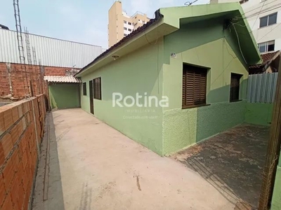 Casa para aluguel, 3 quartos, 1 vaga, Saraiva - Uberlândia/MG