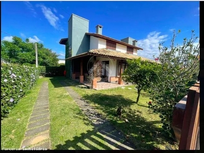 Casa para Locação em Garopaba, Pinguirito, 2 dormitórios, 2 banheiros, 2 vagas