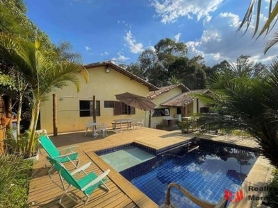 Casa semi térrea com 4 dormitórios e 1 suíte -lareira - piscina e gazebo - fazendinha