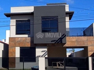 Linda casa nova de alto padrão a apenas 300m da praia alegre em penha/sc