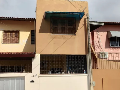 Casa Altos No Bairro Damas, Localizada Entre O Montese É O Jardim América, Com 79 Metros Quadrados.